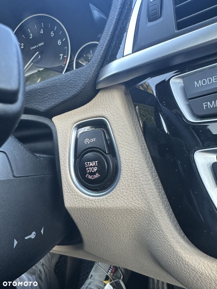 BMW Seria 3 328i Luxury Line - 38