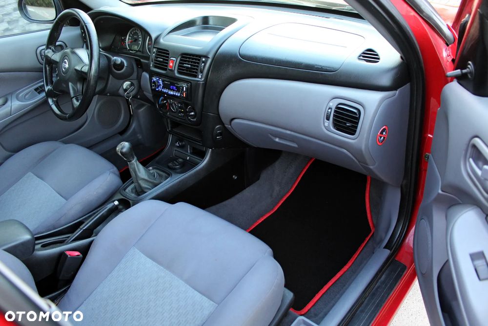 Nissan Almera 1.8 Visia + - 12