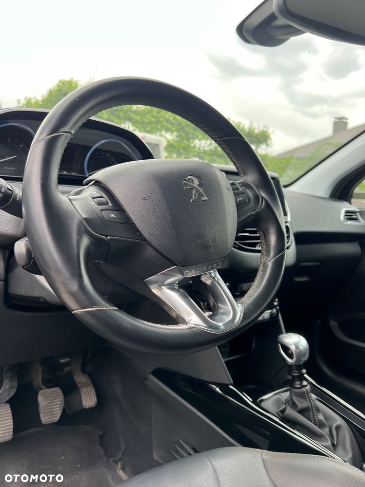 Peugeot 2008 BlueHDi 100 STOP & START Signature - 18