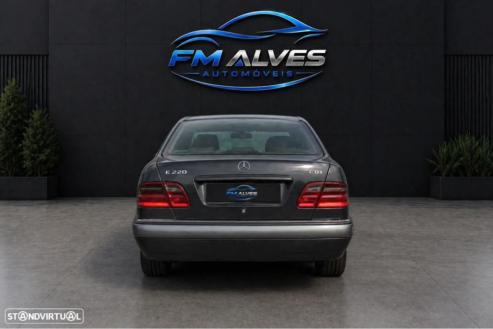 Mercedes-Benz E 220 - 6