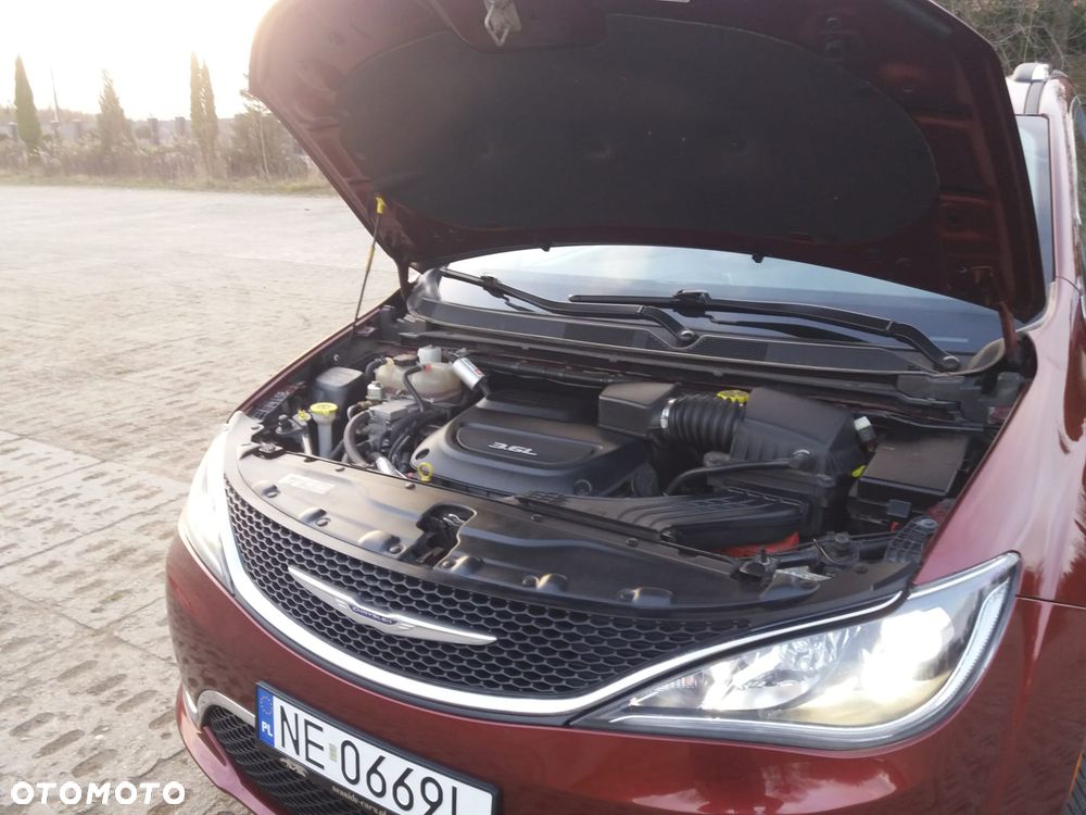 Chrysler Pacifica - 10