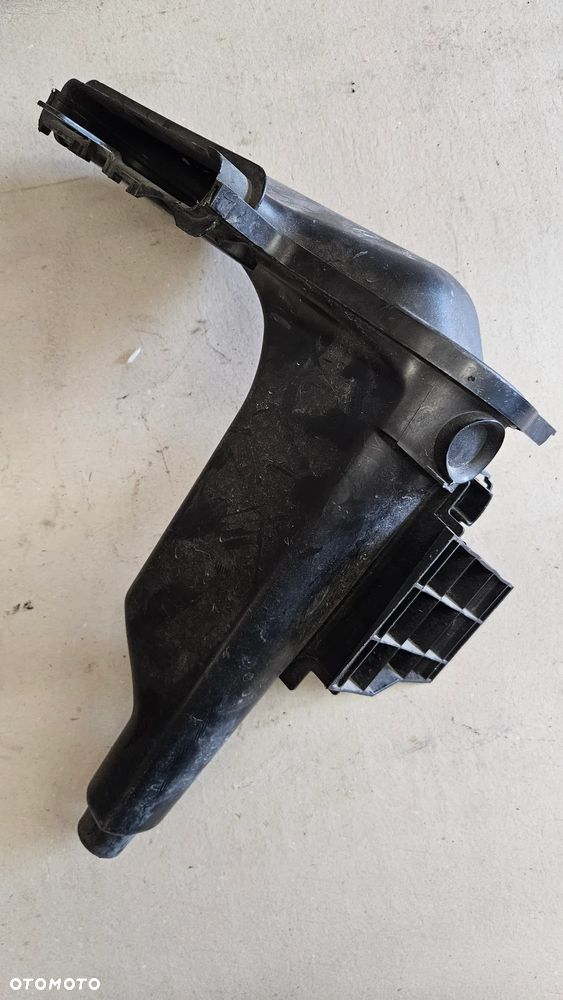 Citroen C4 C5 X7 Peugeot 308 Ford Focus 1.6 E-HDI TDCI rezonator wlot powietrza 9684937980 - 2