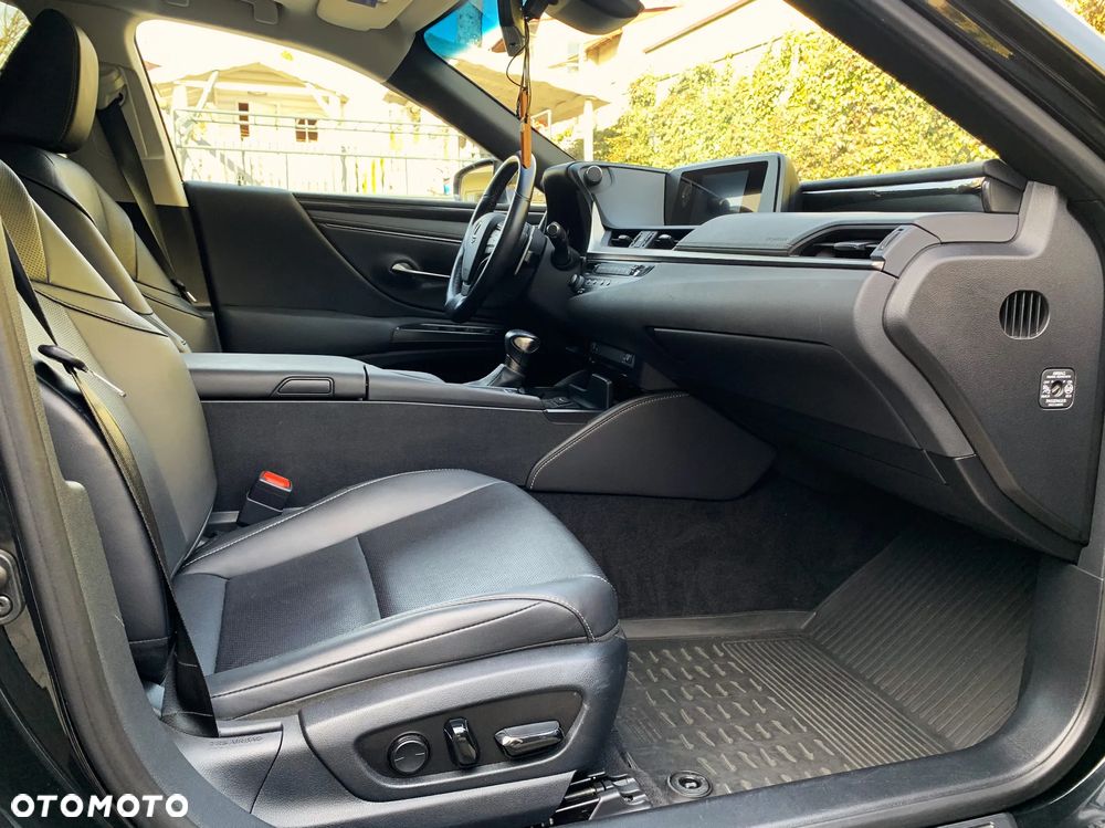 Lexus ES 300h Business Edition - 26