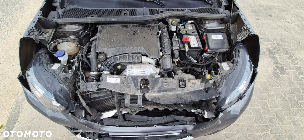 Peugeot 2008 1.2 PureTech Allure S&S EAT8 - 11