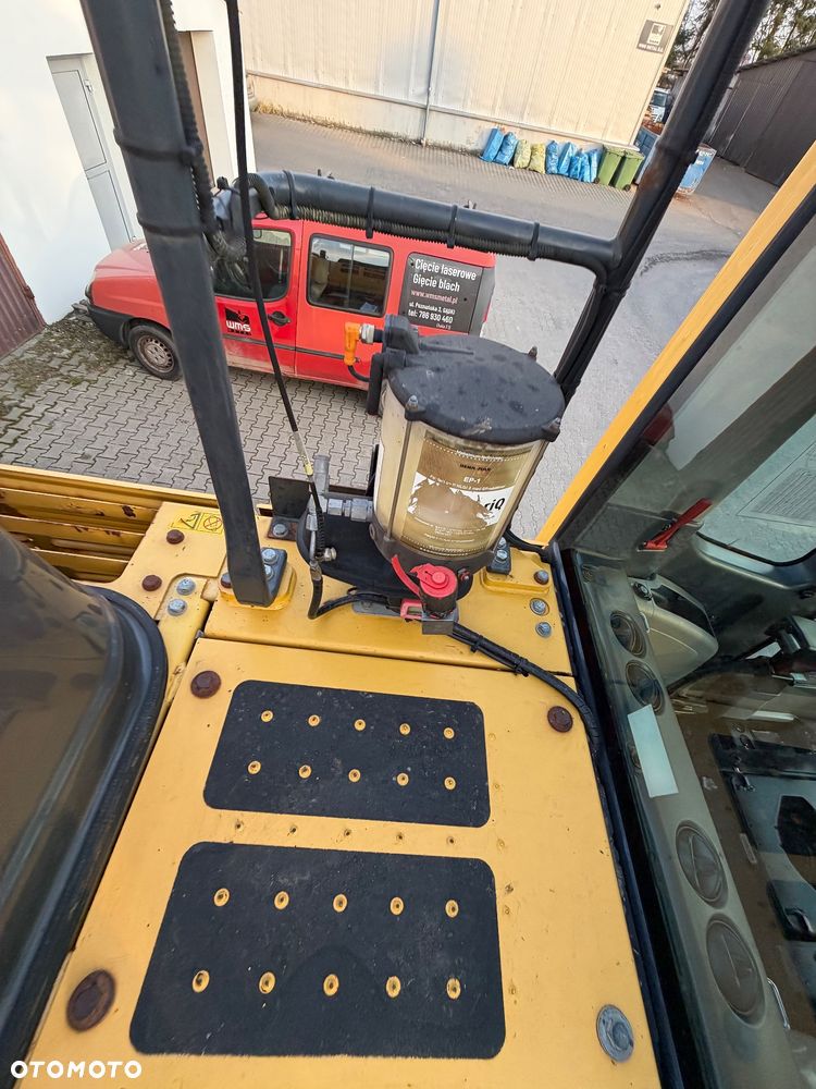 Komatsu PC240LC-11 - 20