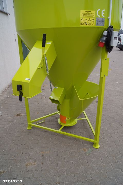 Paszowy mieszalnik pasz ADRAF  Super Model Twister 500 750 1000 1200 1500 2000 2500 3000 4000 5000 - 9