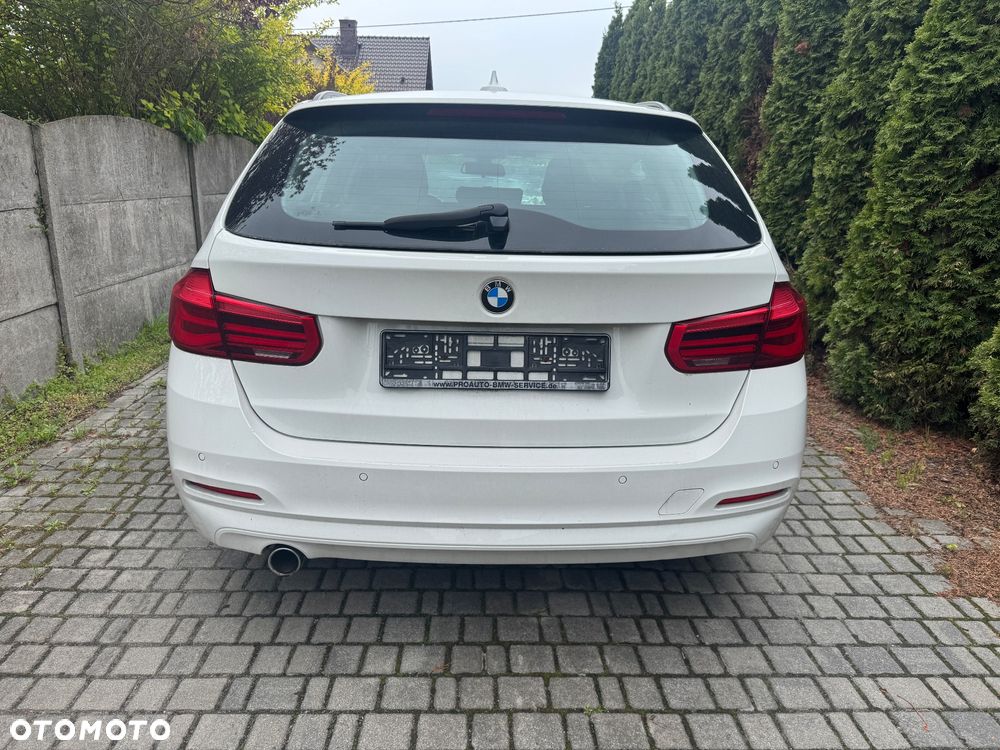 BMW Seria 3 318d Sport Line - 5