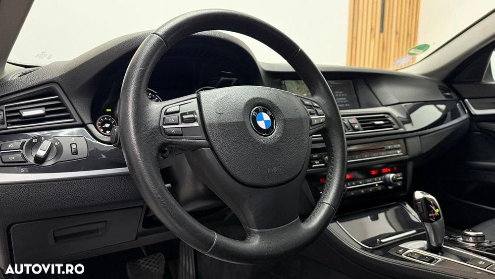BMW Seria 5 528i Aut. Luxury Line - 26