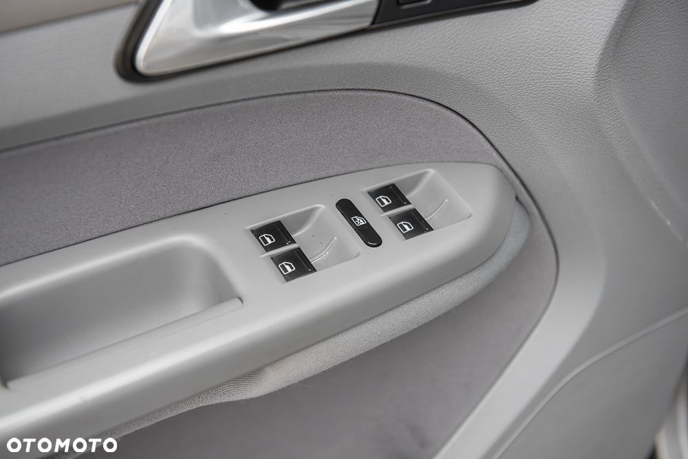 Volkswagen Touran - 17