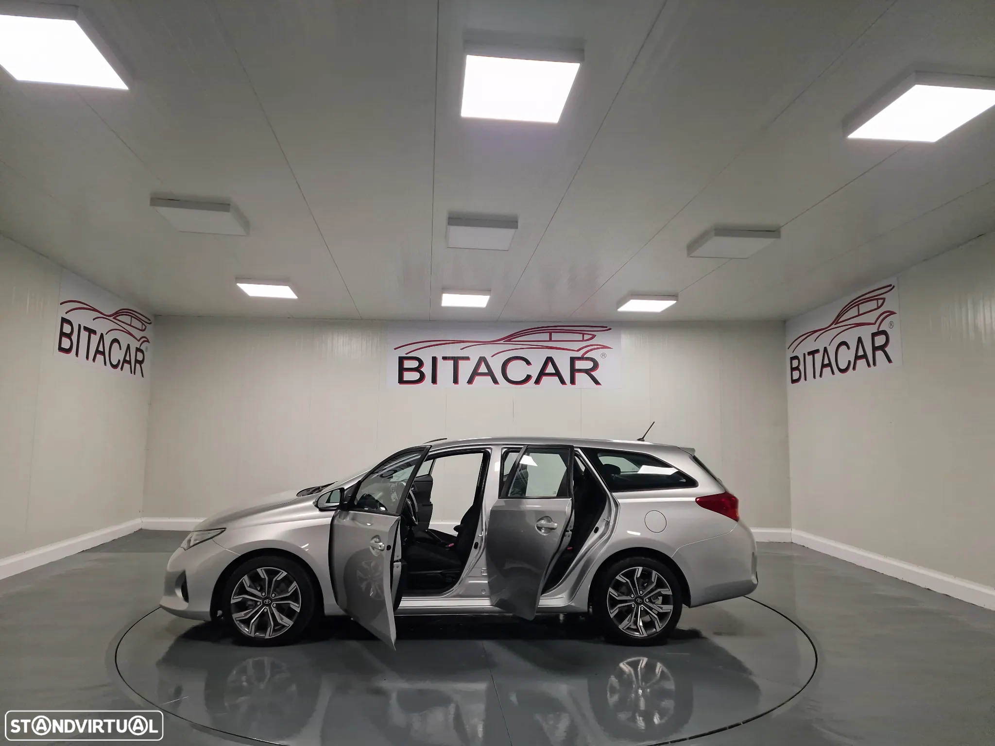 Toyota Auris Touring Sports 1.4 D-4D Comfort+J16 - 24