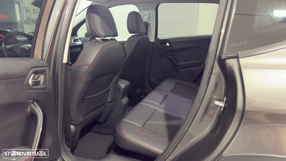 Peugeot 2008 1.2 PureTech GT Line - 13