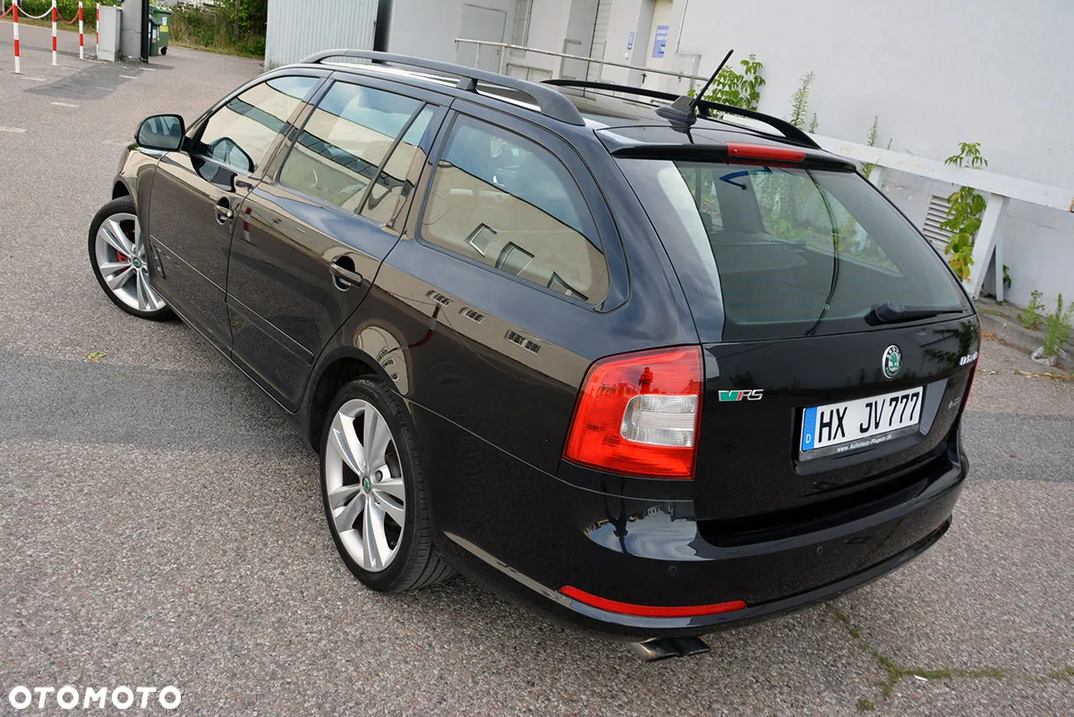Skoda Octavia Combi 2.0 TDI CR DPF DSG RS - 17