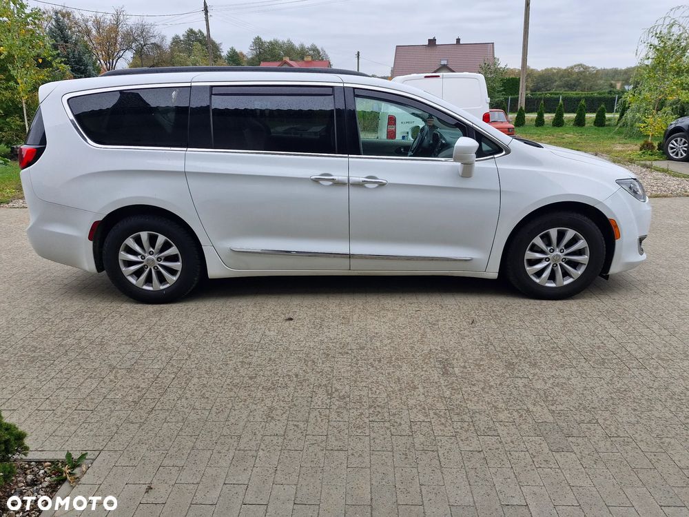 Chrysler Pacifica - 6