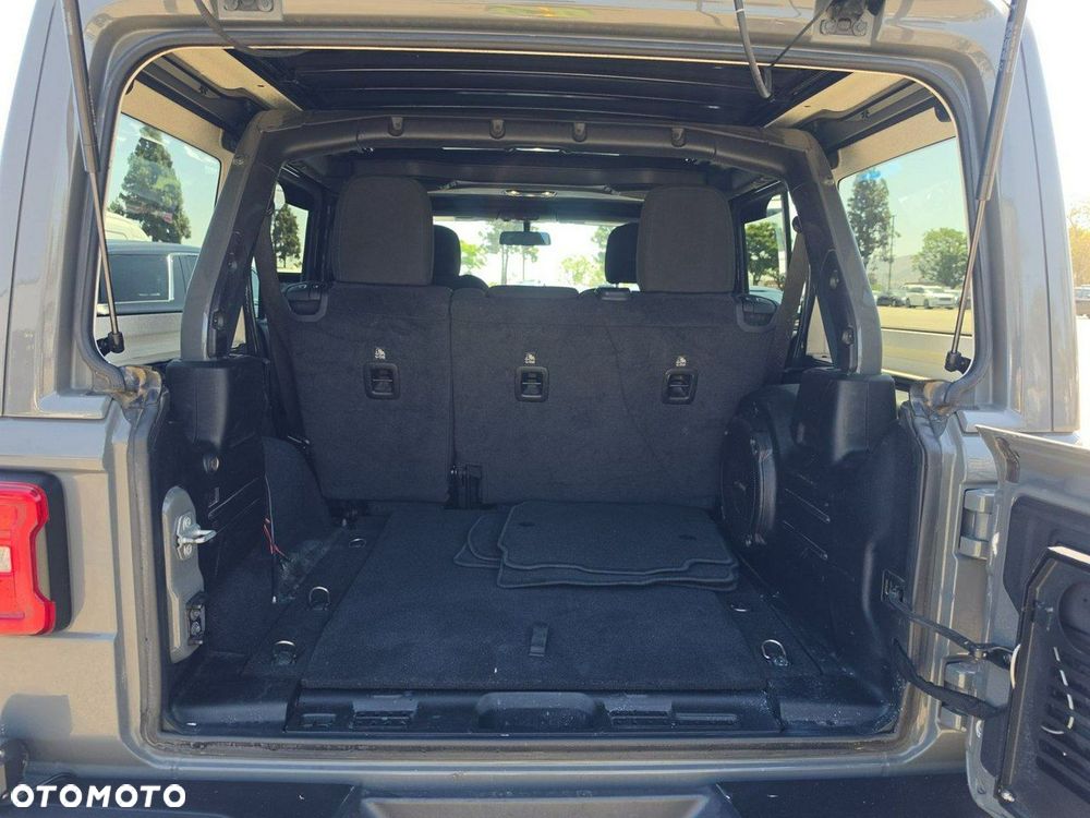Jeep Wrangler - 13