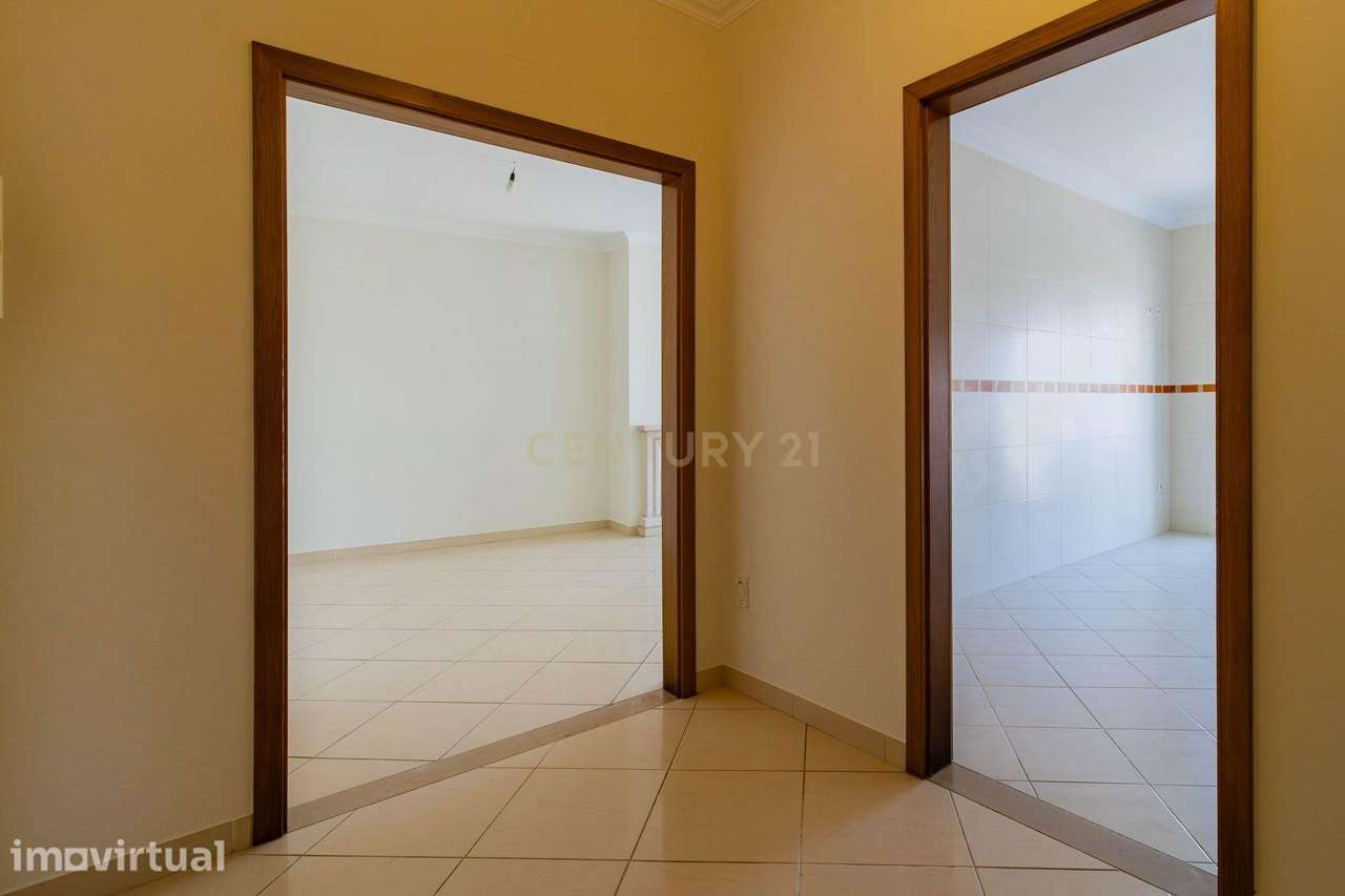 Excelente Apartamento T2 com 2 WC e Garagem - Grande imagem: 4/31