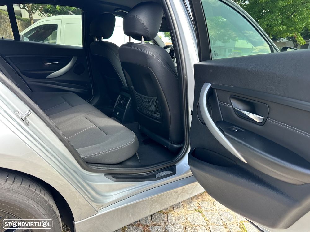 BMW 318 d Line Sport - 32