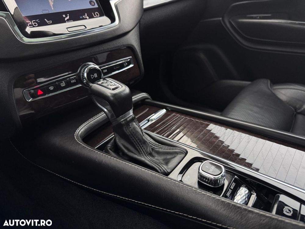 Volvo XC 90 - 22