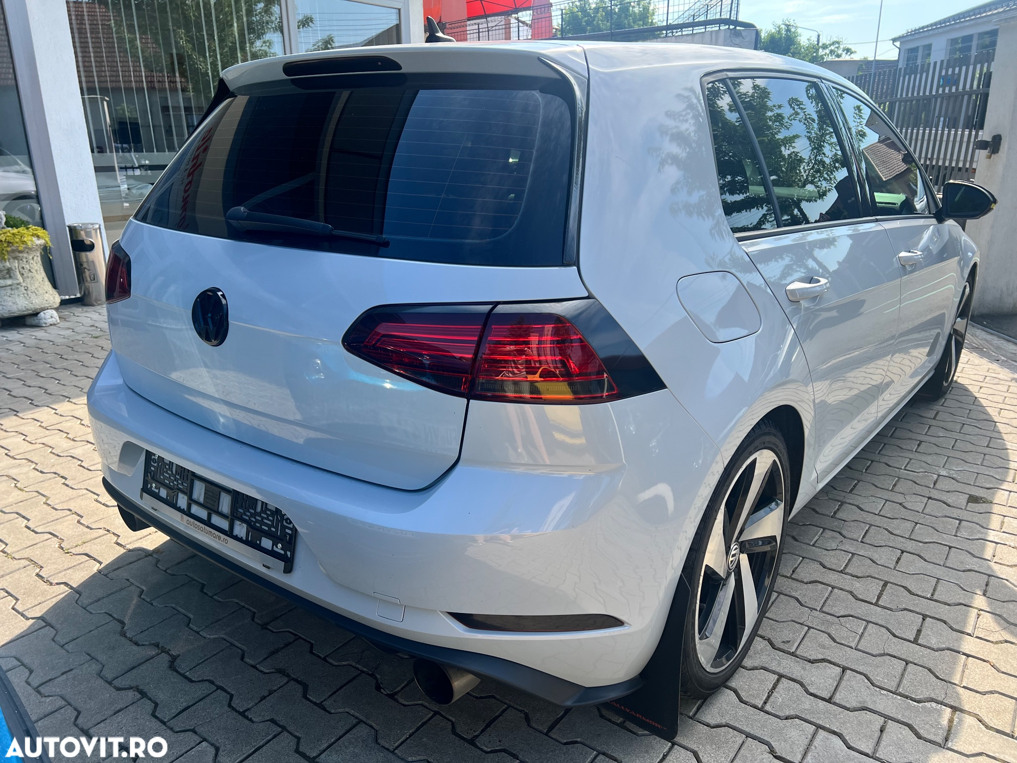 Volkswagen Golf - 10