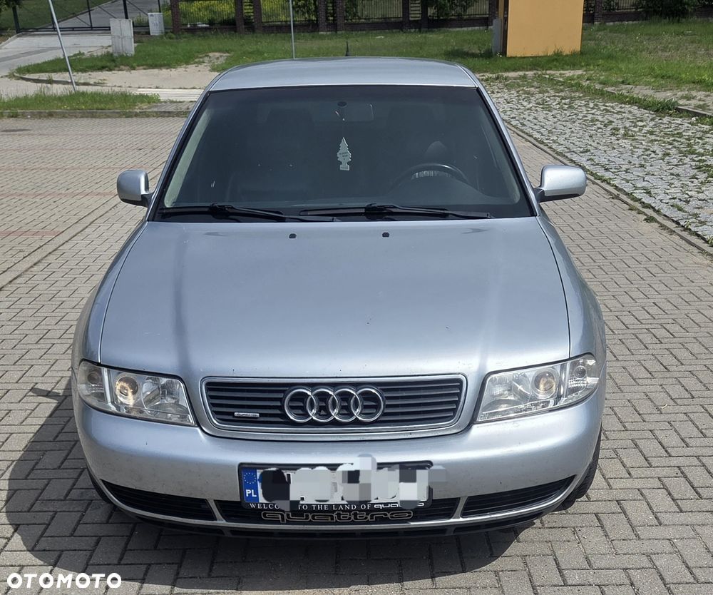 Audi A4 Limousine - 1