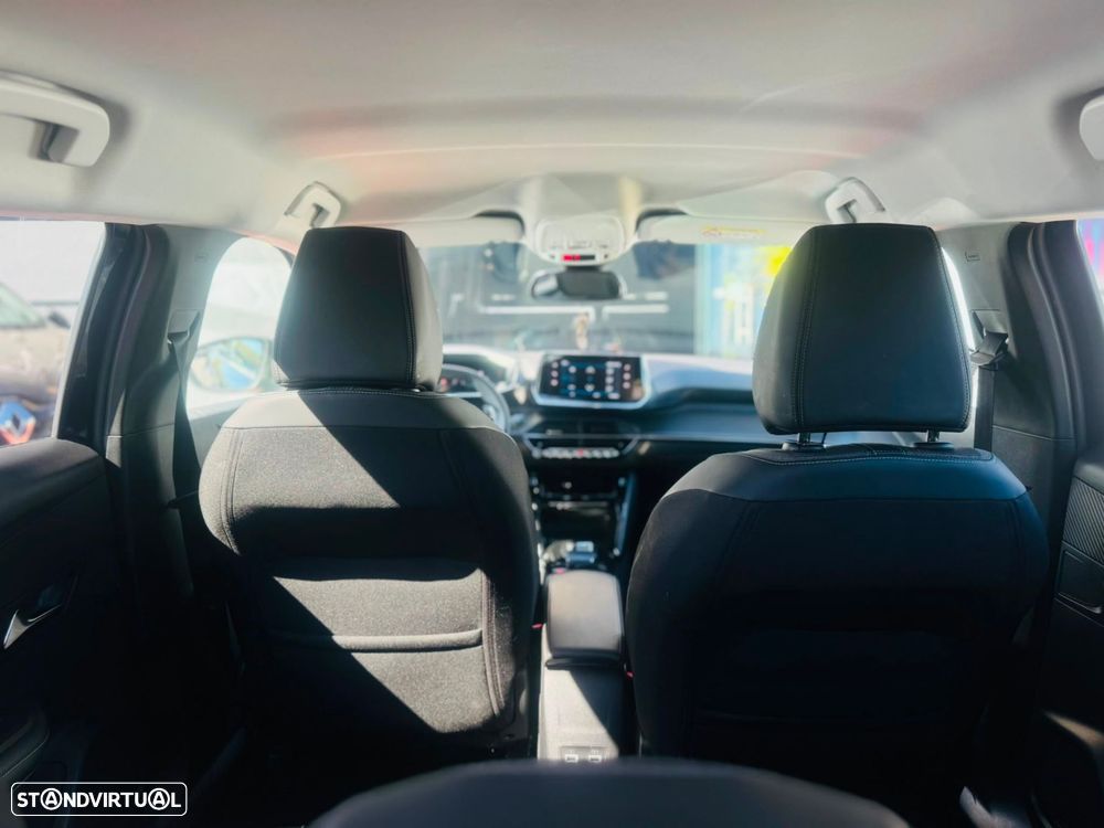 Peugeot 2008 1.2 PureTech Allure Pack EAT8 - 29