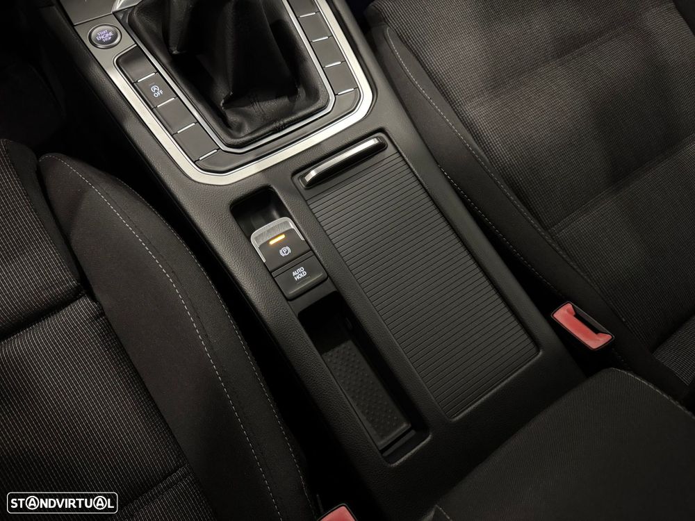 VW Passat Variant 1.6 TDI Confortline - 39