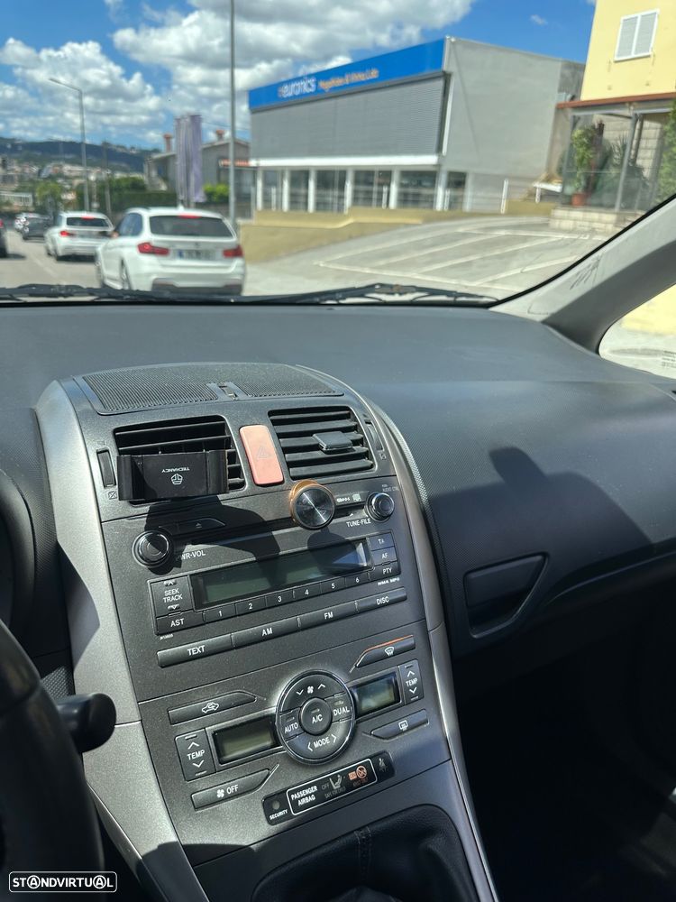 Toyota Auris 1.4 D-4D - 5