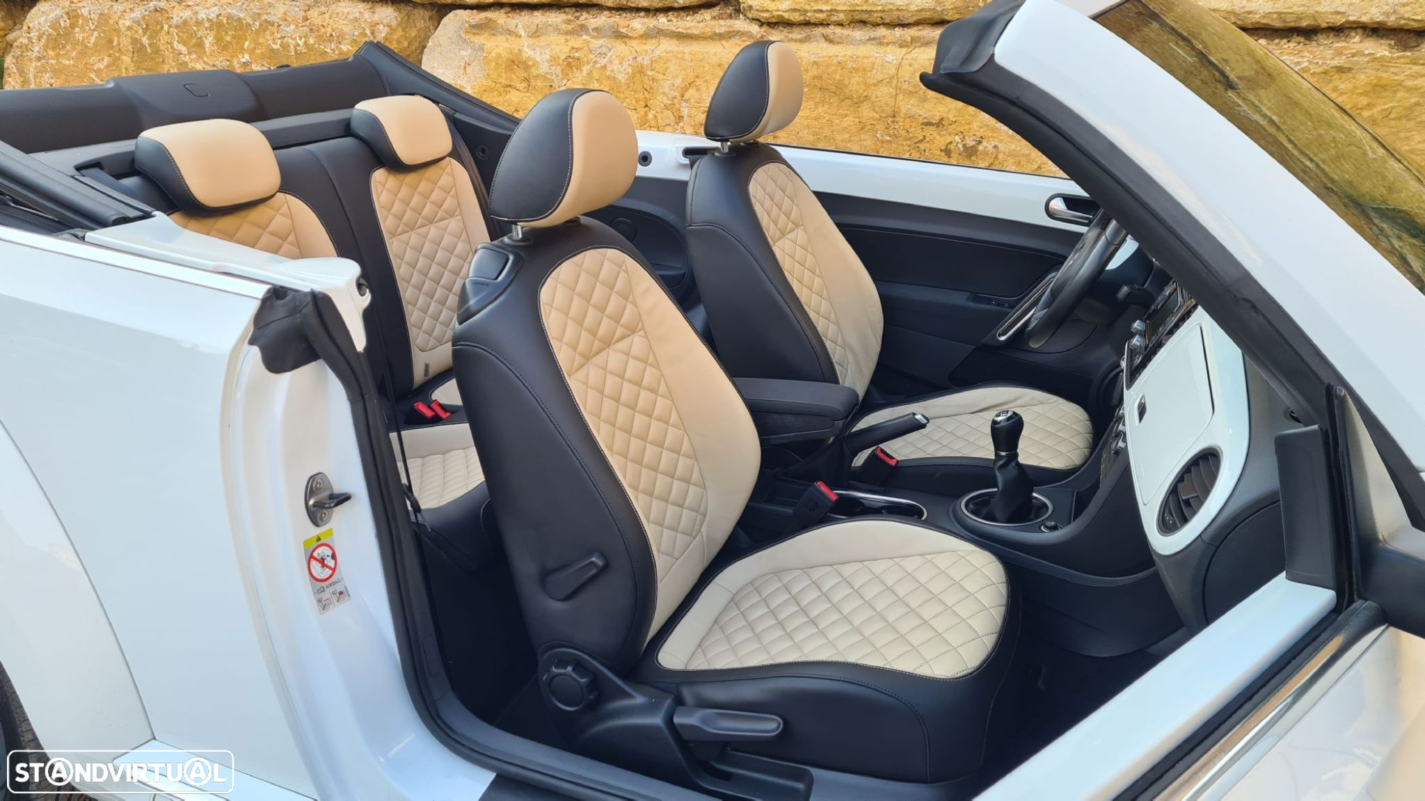 VW New Beetle Cabriolet 1.6 TDi Design - 30