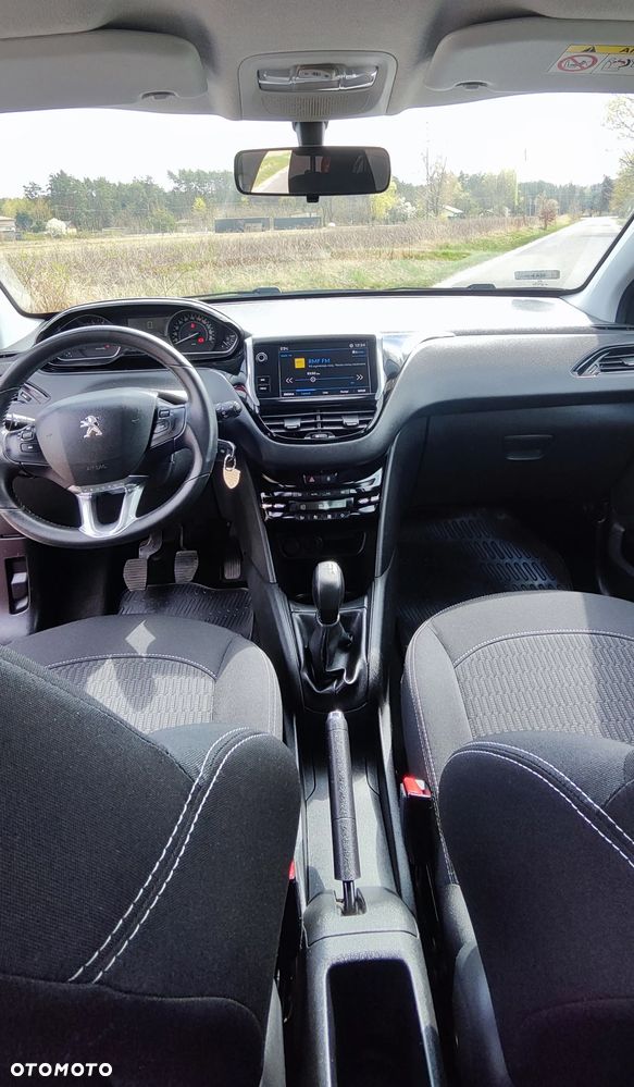 Peugeot 208 - 11