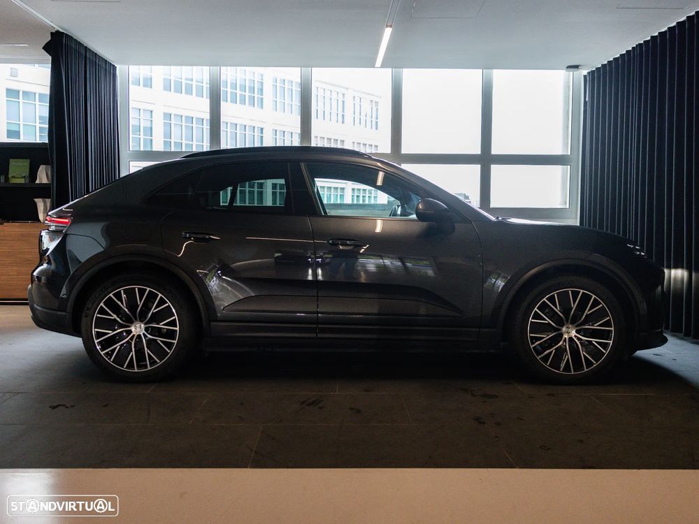 Porsche Macan Electric 4 - 8