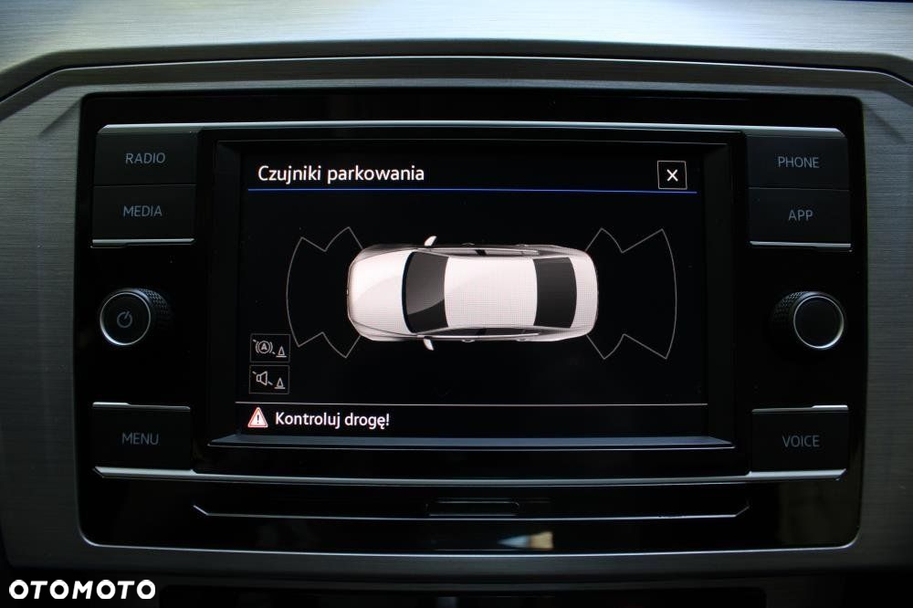 Volkswagen Passat - 16