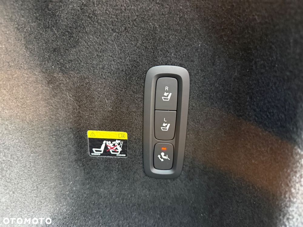 Volvo V60 D4 Momentum Pro - 27