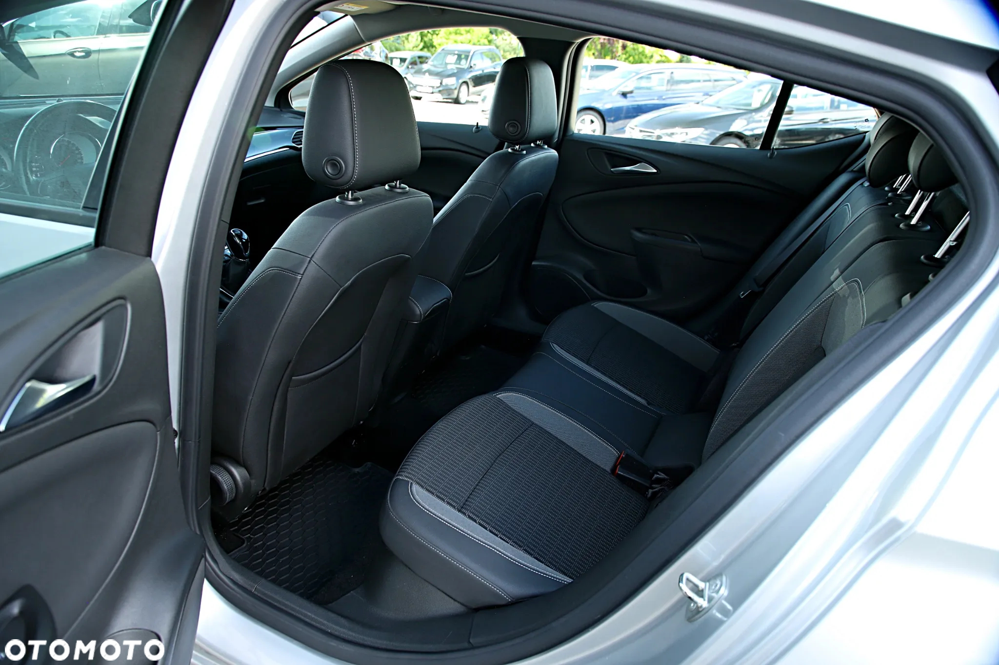 Opel Astra V 1.2 T Elegance S&S - 20