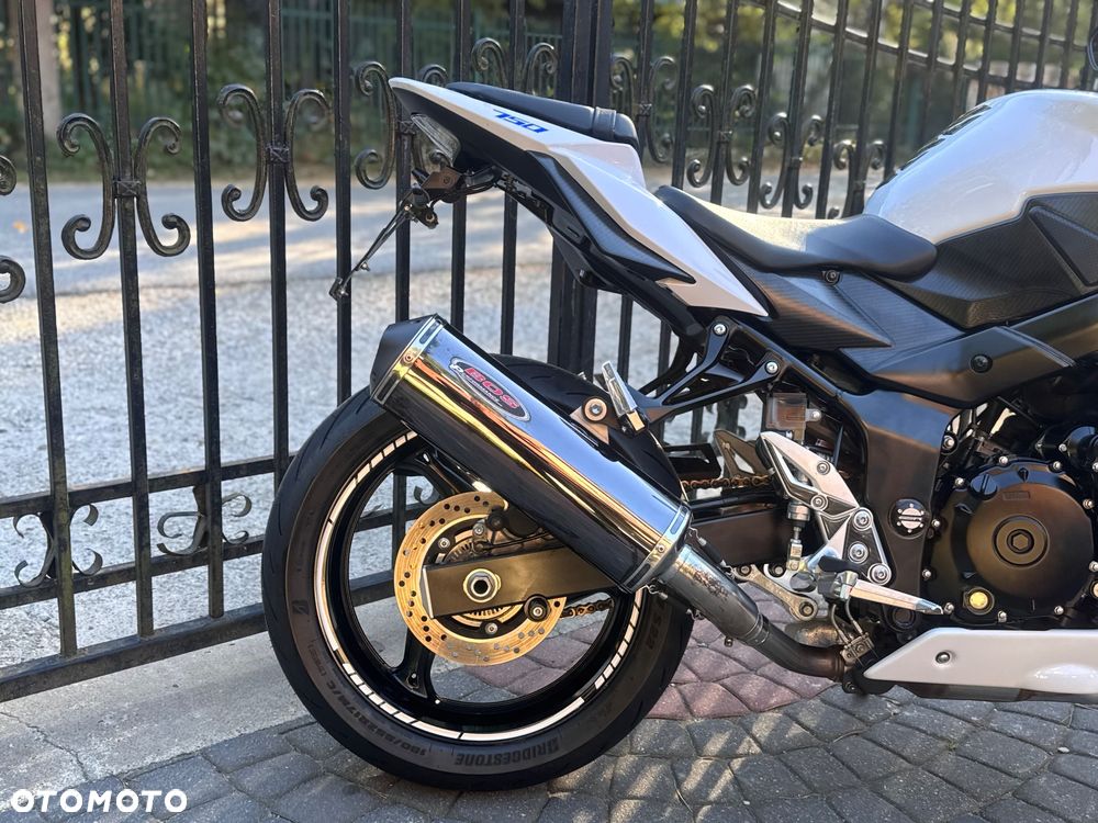 Suzuki GSR - 10