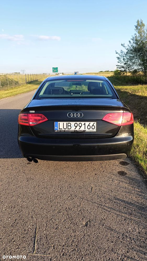 Audi A4 Limousine - 10
