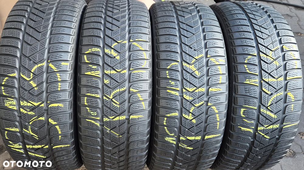 4x 235/45R19 Pirelli SottoZero 3 - 1