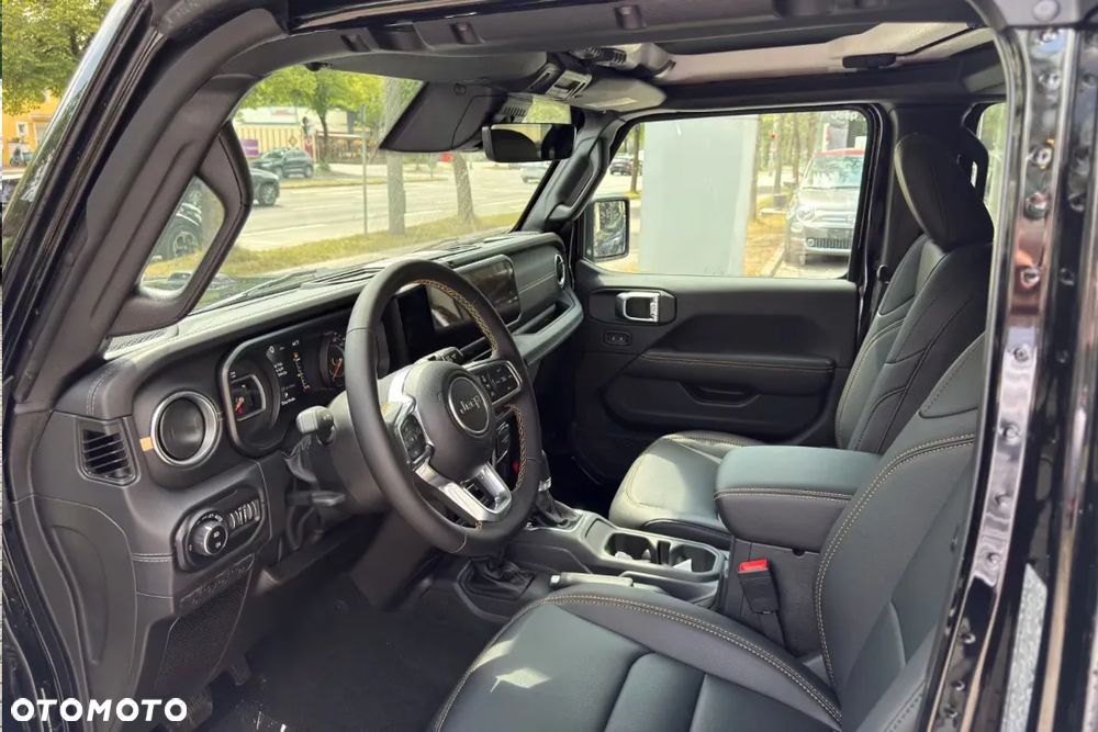 Jeep Wrangler Unlimited GME 2.0 Turbo Sahara - 13