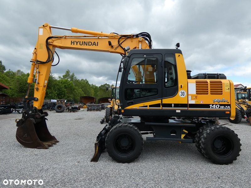 Hyundai 140W-7A / Stan BDB / Ładnie utrzymana / - 5
