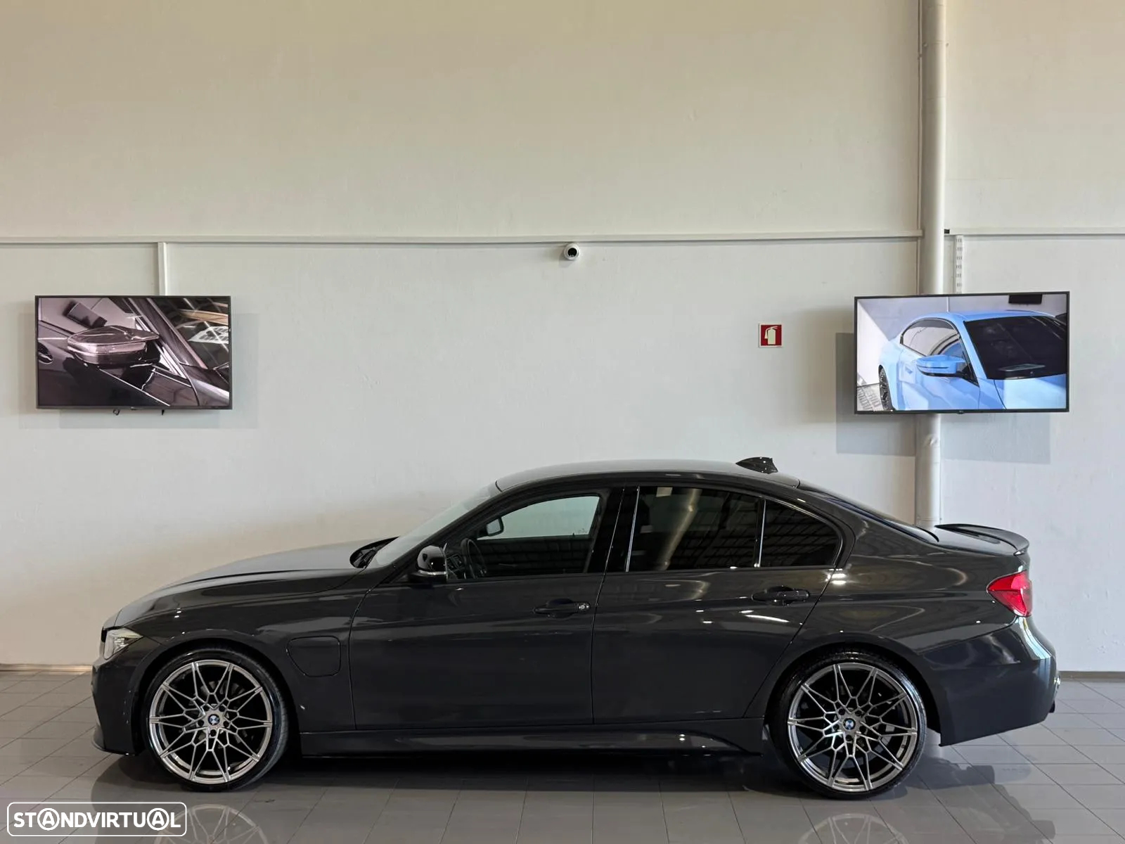 BMW 330 e iPerformance Pack M - 10