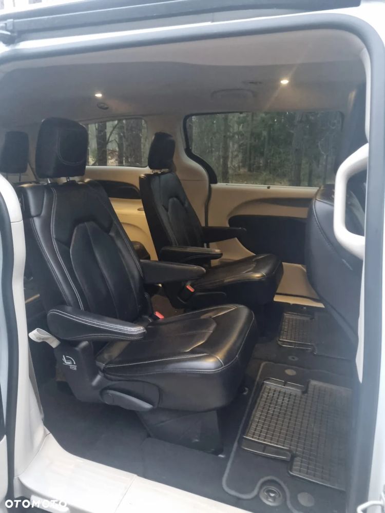 Chrysler Pacifica - 22