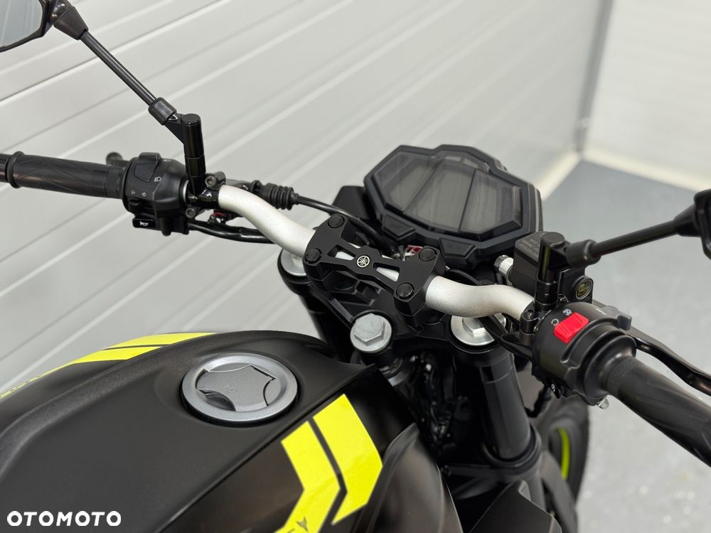 Yamaha MT - 12