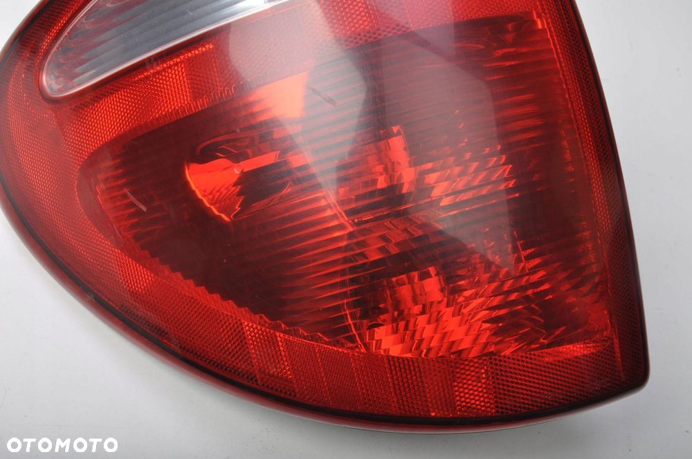 CHRYSLER VOYAGER IV LAMPA LEWA TYLNA LEWY TYŁ - 3