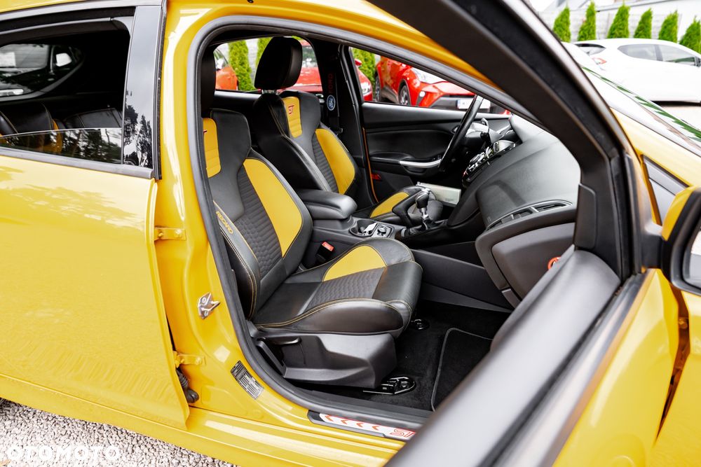 Ford Focus 2.0 EcoBoost ST - 26