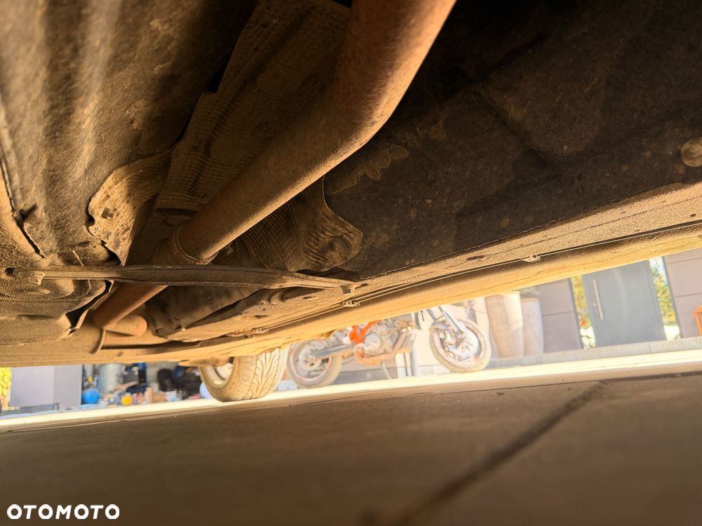 Volkswagen Passat 1.9 TDI Comfortline - 21