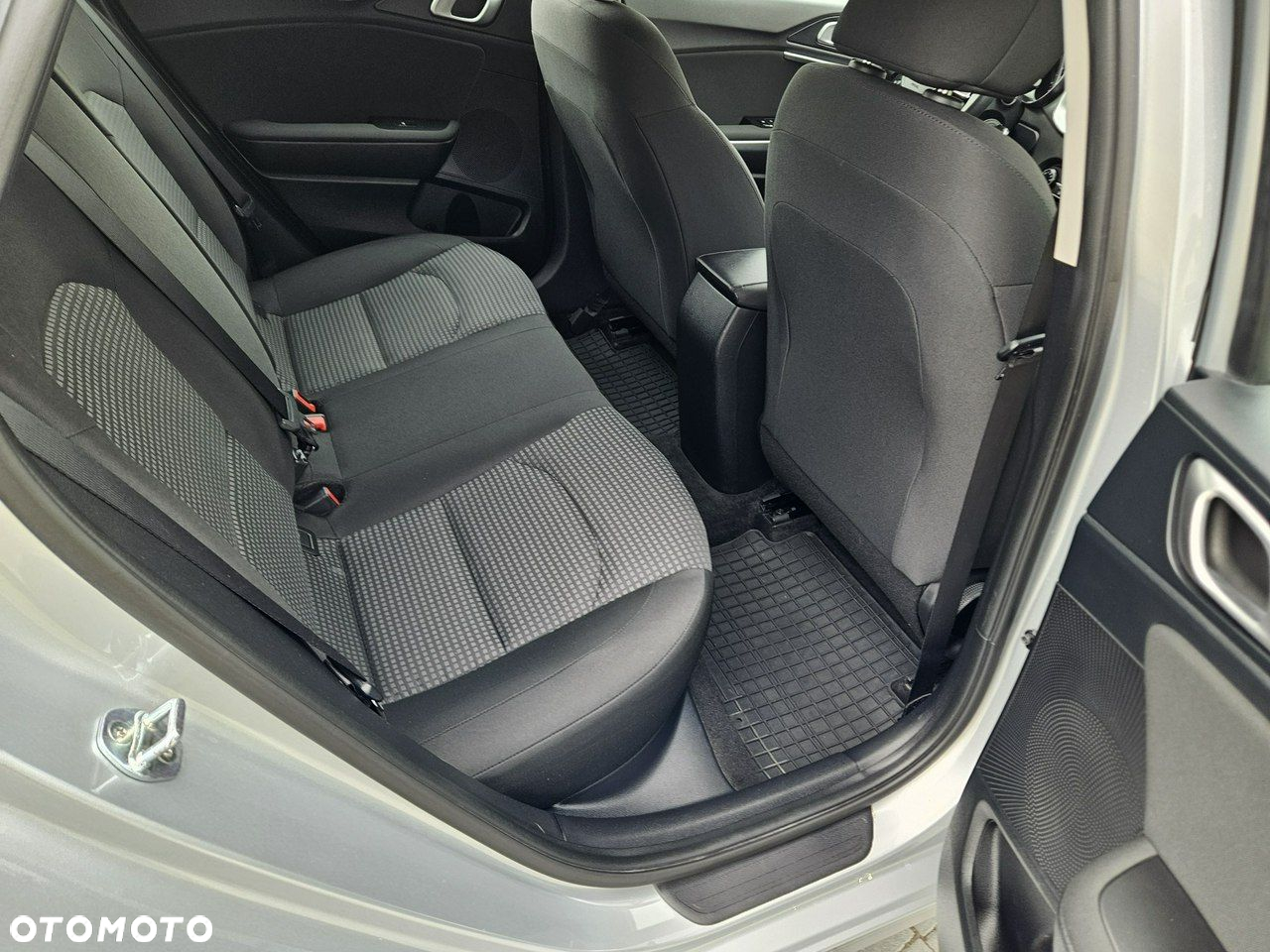 Kia Ceed - 13