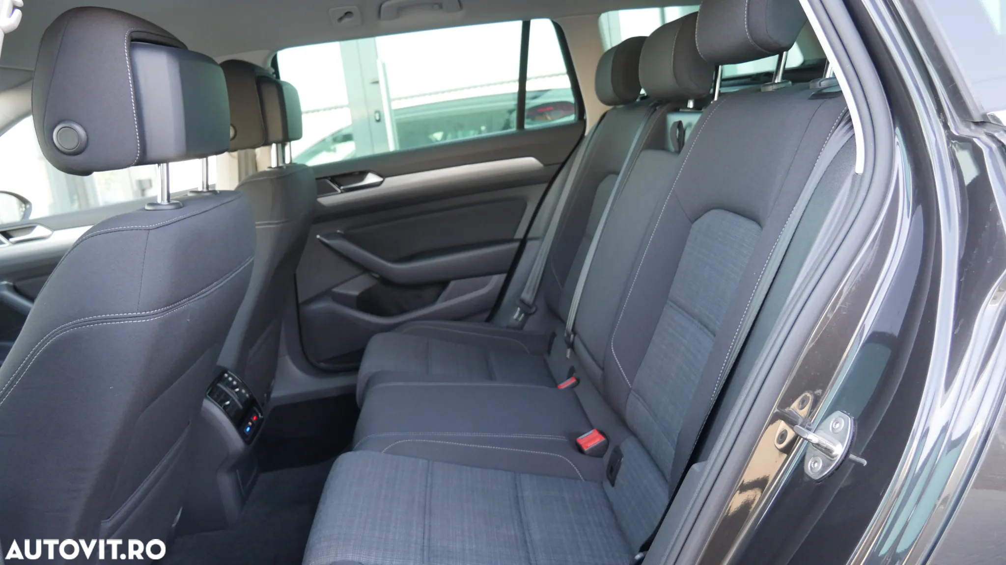 Volkswagen Passat Variant 2.0 TDI SCR DSG Business - 15