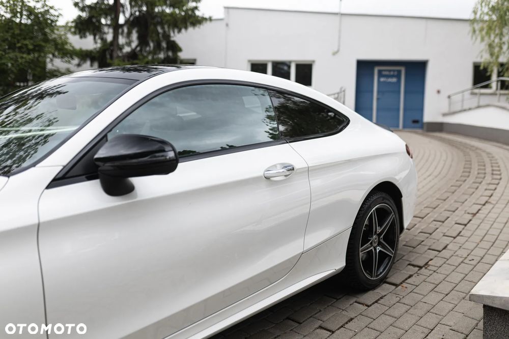 Mercedes-Benz Klasa C 200 4-Matic 9G-Tronic - 4