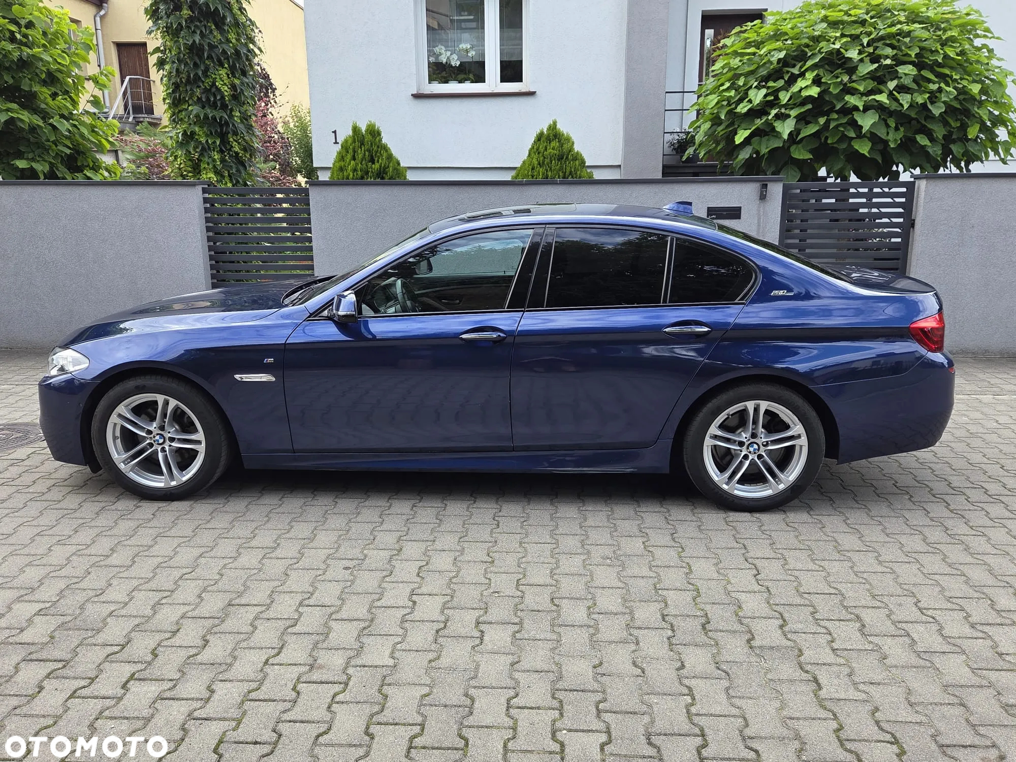 BMW Seria 5 520d M Sport - 8