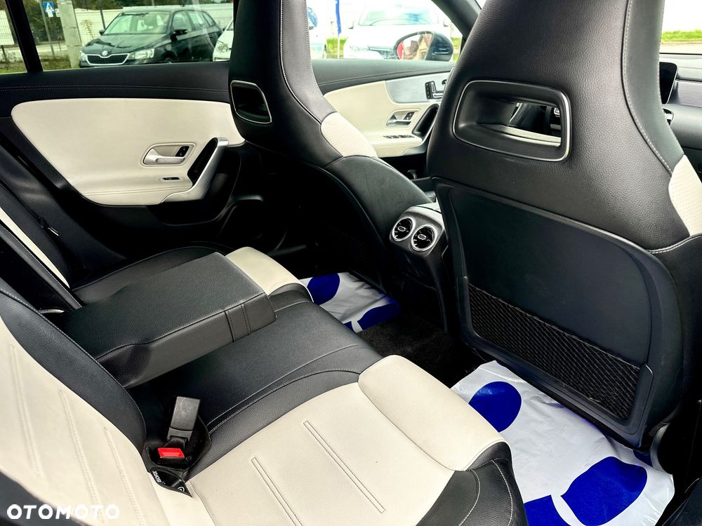 Mercedes-Benz CLA 250 4-Matic AMG Line 7G-DCT - 32