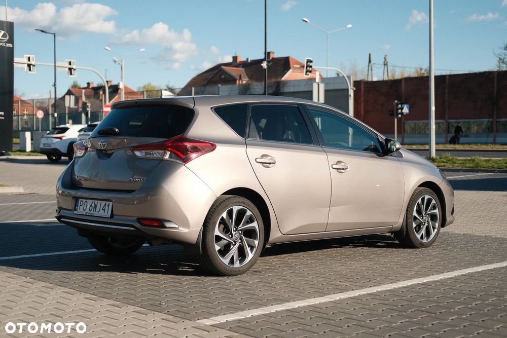 Toyota Auris 1.6 Premium Comfort - 3