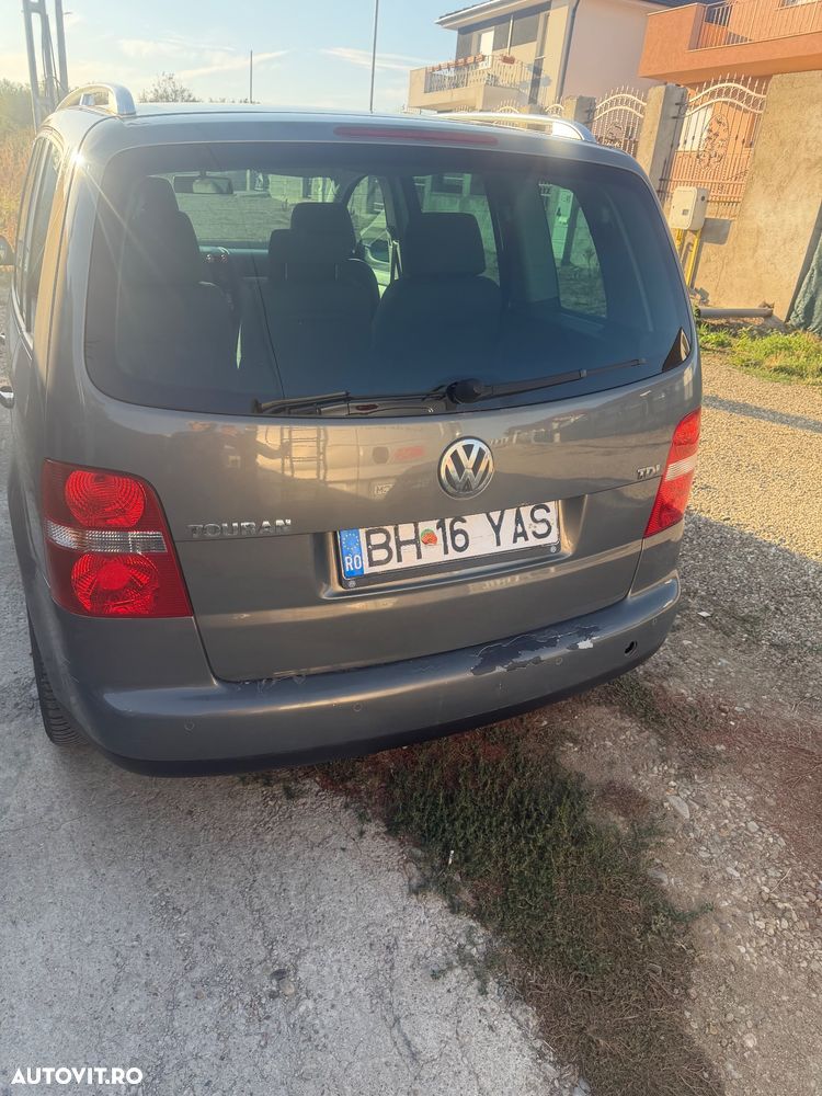 Volkswagen Touran 2.0TDI Highline Aut - 15